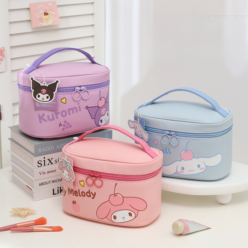 Skincare D'Alba - Sac à main Hello Kitty Kuromi