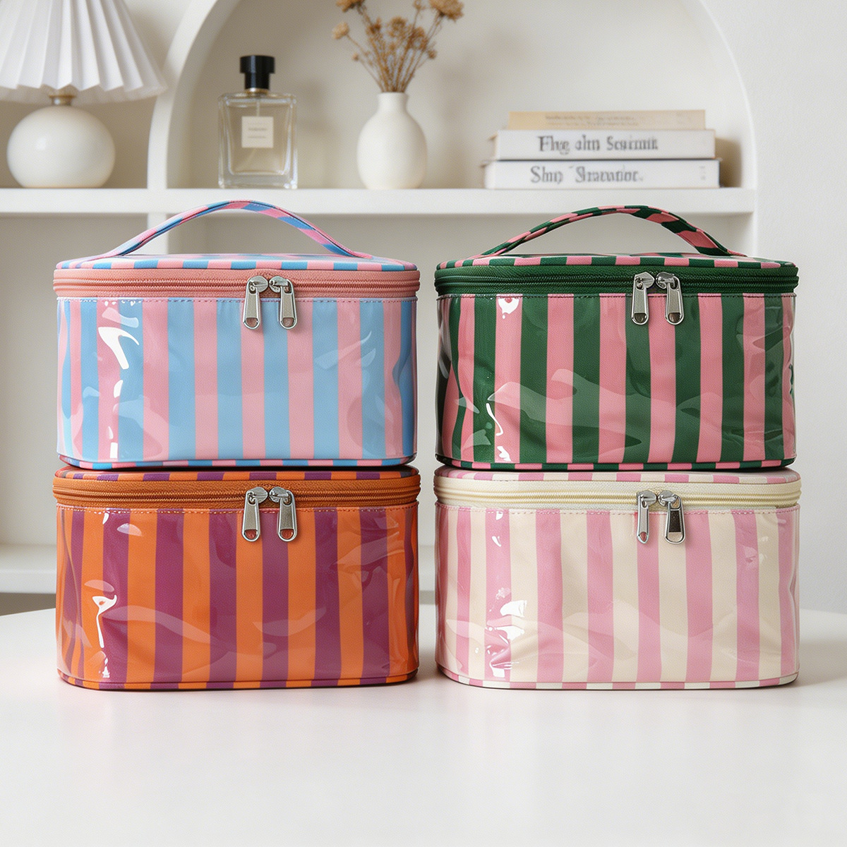 Skincare D'Alba - Sac cosmétique à rayures en PVC